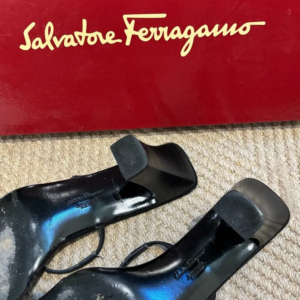 Salvatore Ferragamo Ranita Bow Sandals with elastic strap - Picture 13 of 13